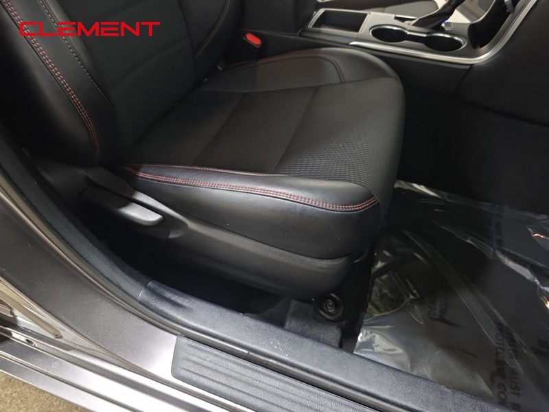 Toyota Camry Vehicle Full-screen Gallery Image 29