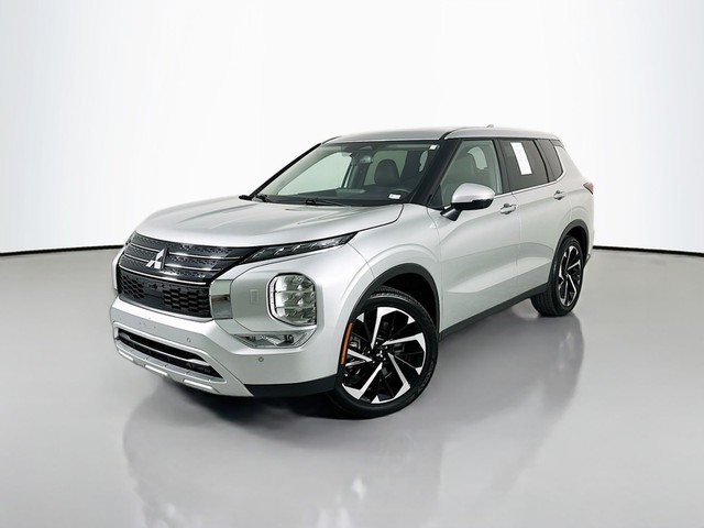 Mitsubishi Outlander SE Black Edition w/Pano Roof - Wentzville MO