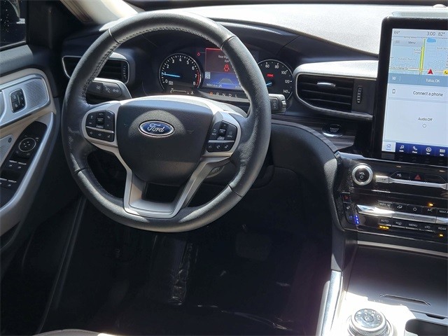Ford Explorer Vehicle Full-screen Gallery Image 12