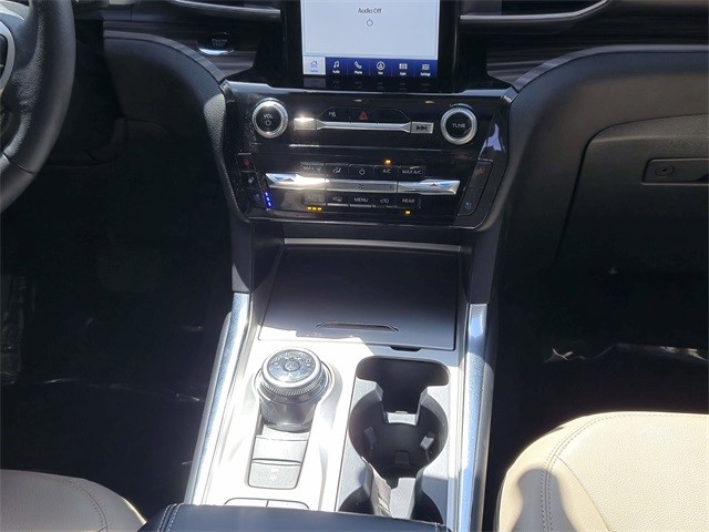 Ford Explorer Vehicle Full-screen Gallery Image 14