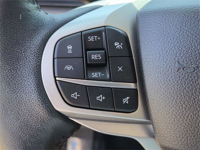 Ford Explorer Vehicle Full-screen Gallery Image 18