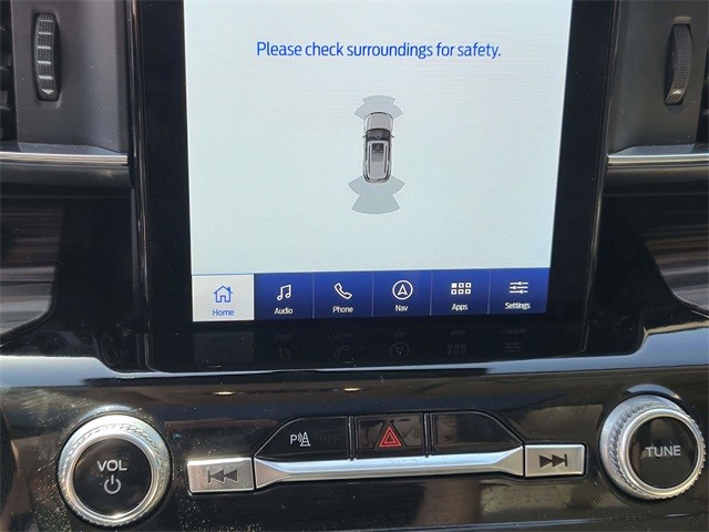 Ford Explorer Vehicle Full-screen Gallery Image 22