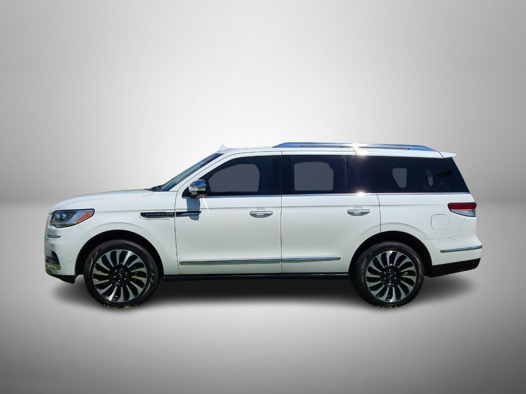 Lincoln Navigator Vehicle Full-screen Gallery Image 2