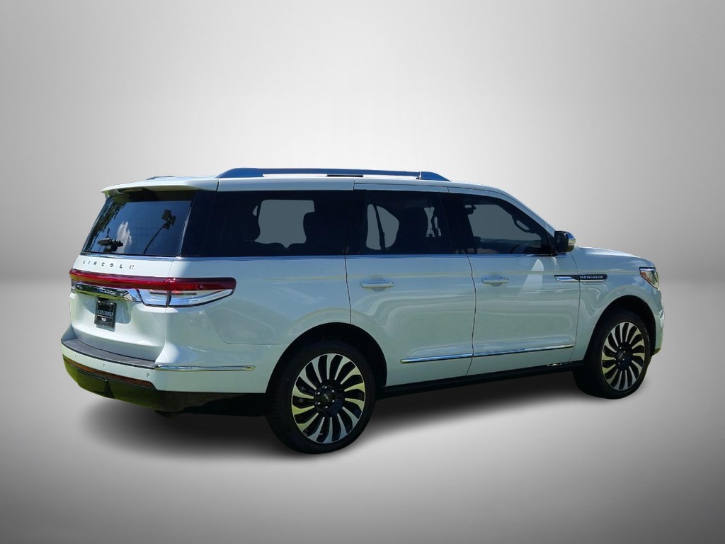 Lincoln Navigator Vehicle Full-screen Gallery Image 6