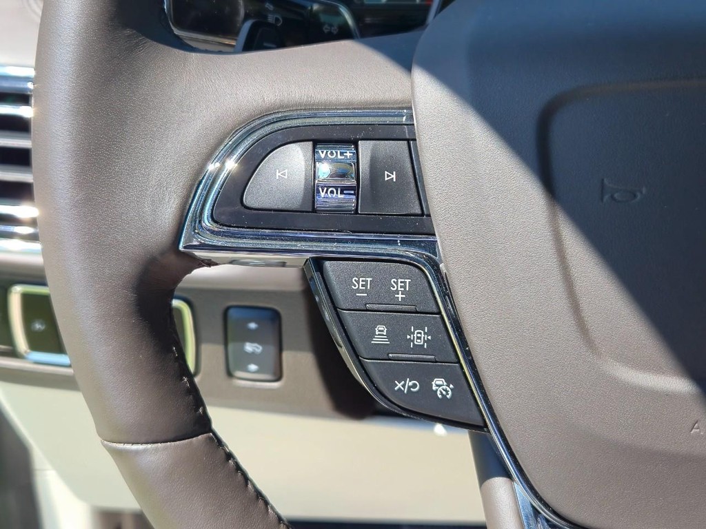 Lincoln Navigator Vehicle Full-screen Gallery Image 19
