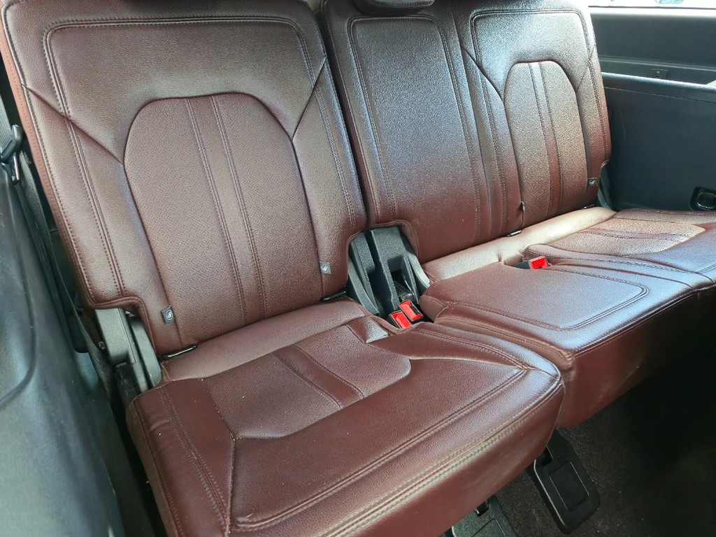 Ford Expedition Max Vehicle Full-screen Gallery Image 10