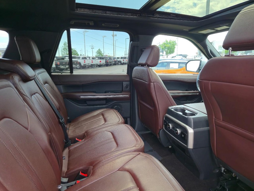 Ford Expedition Max Vehicle Full-screen Gallery Image 11