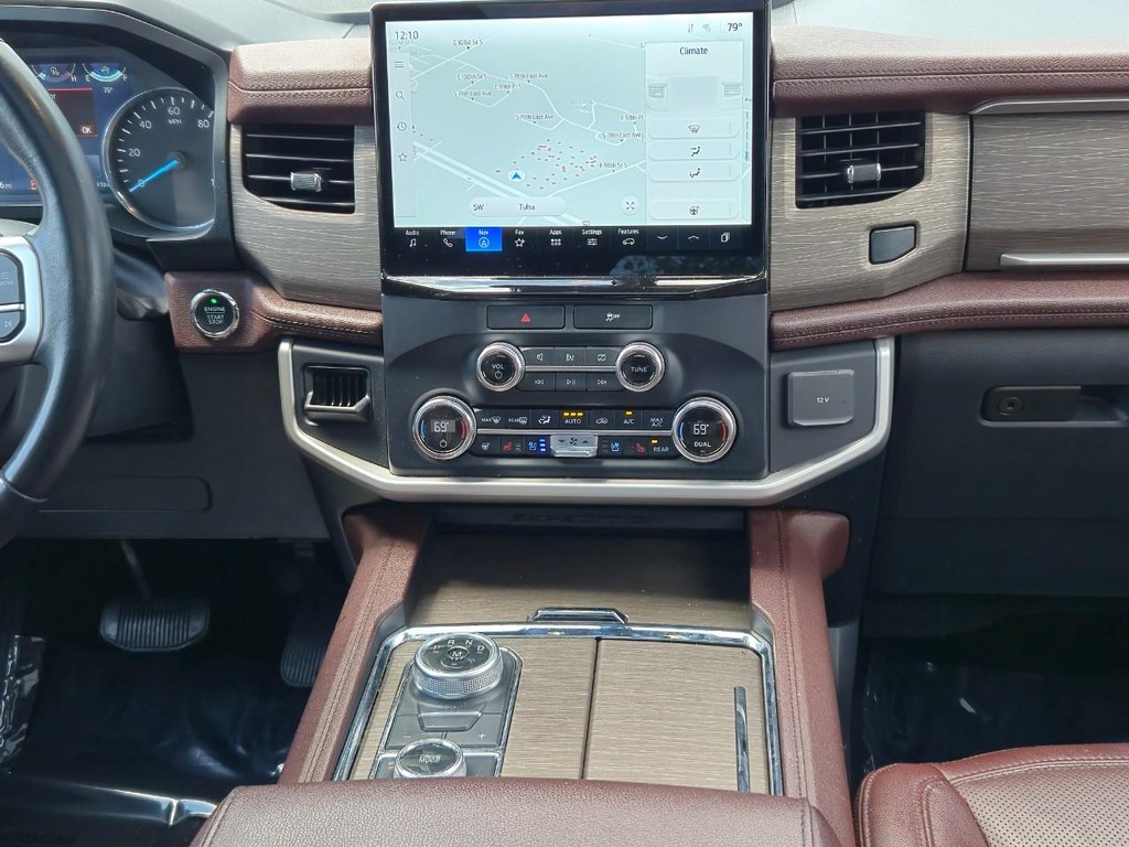 Ford Expedition Max Vehicle Full-screen Gallery Image 14