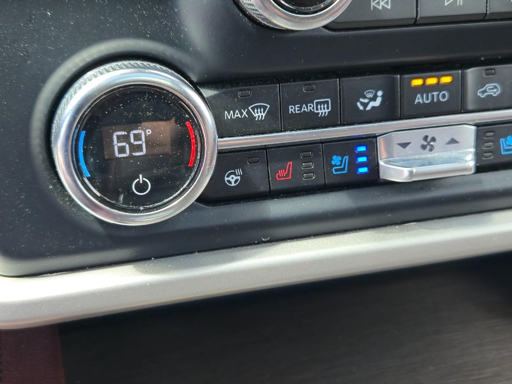 Ford Expedition Max Vehicle Full-screen Gallery Image 23