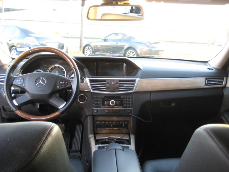 Mercedes-Benz E 350 Vehicle Image 17