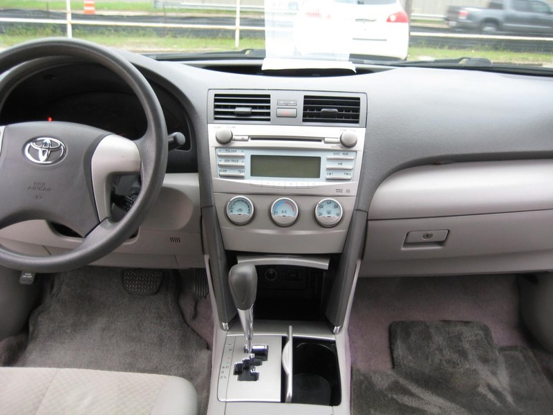 Toyota Camry Vehicle Image 16