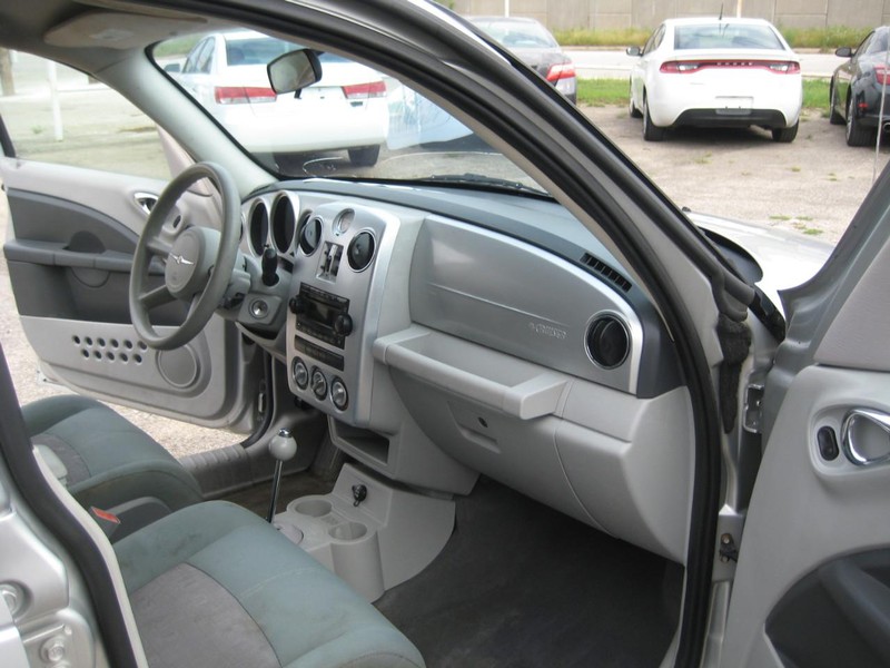 Chrysler PT Cruiser Vehicle Image 18