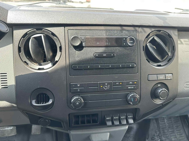 Ford F-350 Vehicle Full-screen Gallery Image 11