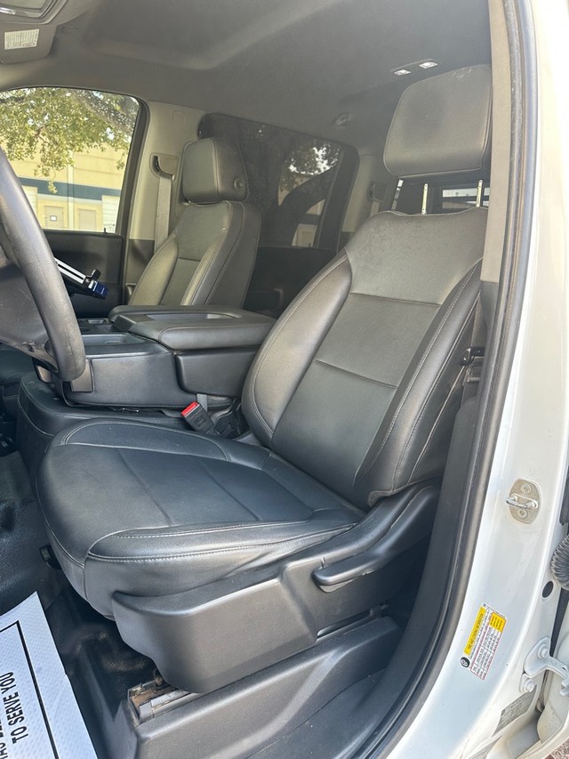 Chevrolet SILVERADO 2500 Vehicle Full-screen Gallery Image 16