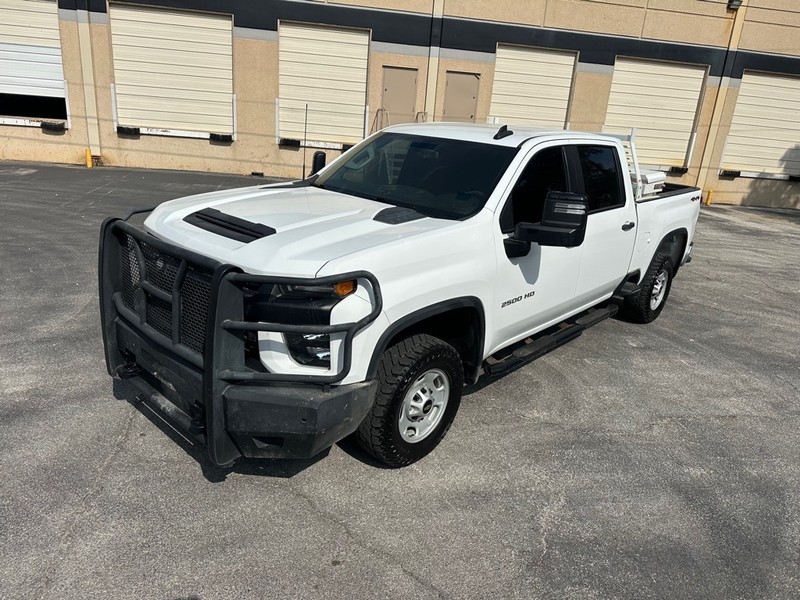 Chevrolet SILVERADO 2500 Vehicle Full-screen Gallery Image 2