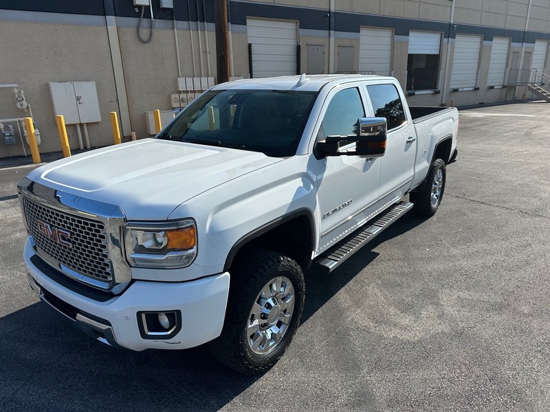 GMC Sierra 2500HD Vehicle Full-screen Gallery Image 2