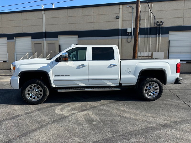 GMC Sierra 2500HD Vehicle Full-screen Gallery Image 3