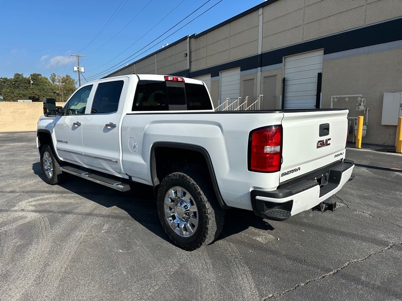 GMC Sierra 2500HD Vehicle Full-screen Gallery Image 4