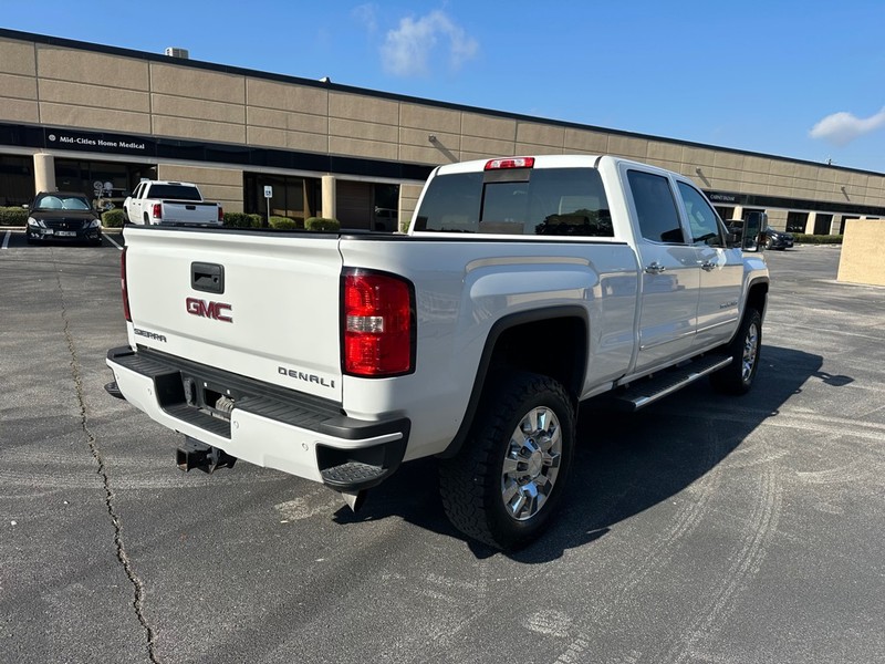 GMC Sierra 2500HD Vehicle Full-screen Gallery Image 5