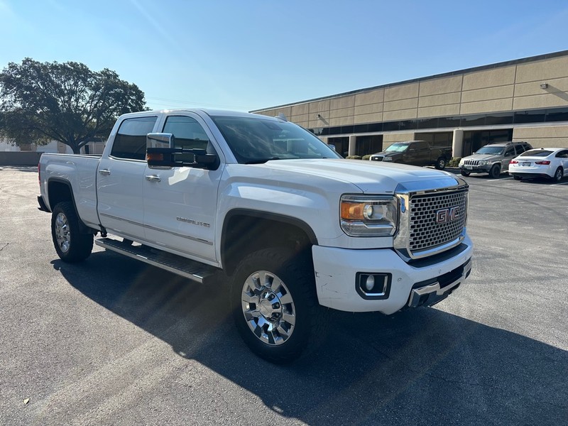 GMC Sierra 2500HD Vehicle Full-screen Gallery Image 7