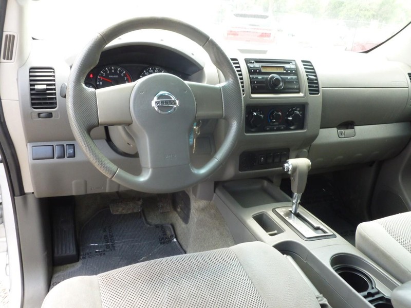 Nissan Frontier Vehicle Image 08