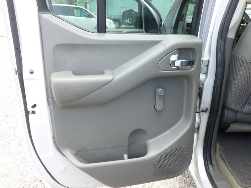 Nissan Frontier Vehicle Image 16