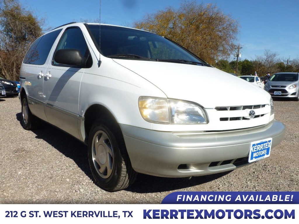 1998 Toyota Sienna LE's photo