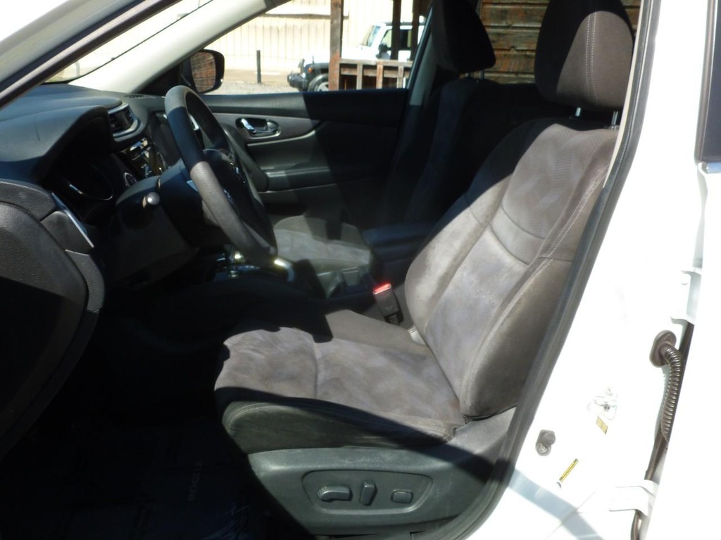 2015 Nissan Rogue SV - Photo 6