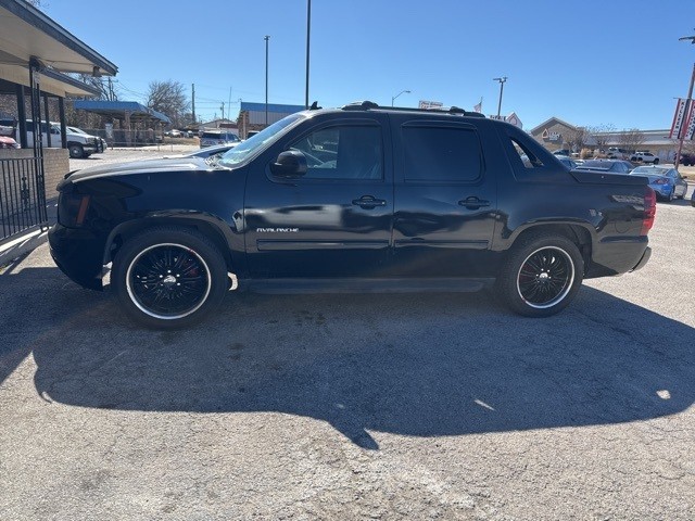 Killeen TX 2011 Chevrolet Avalanche more details - chevrolet avalanche