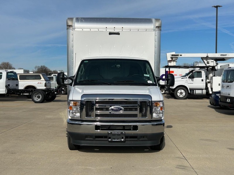 Ford E-Series Cutaway Vehicle Full-screen Gallery Image 5