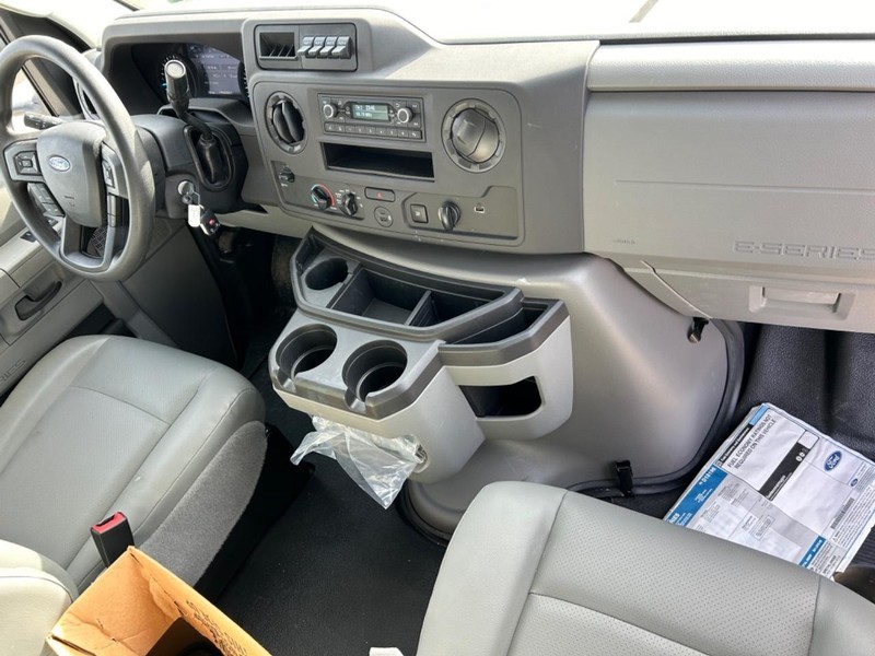 Ford E-Series Cutaway Vehicle Full-screen Gallery Image 11