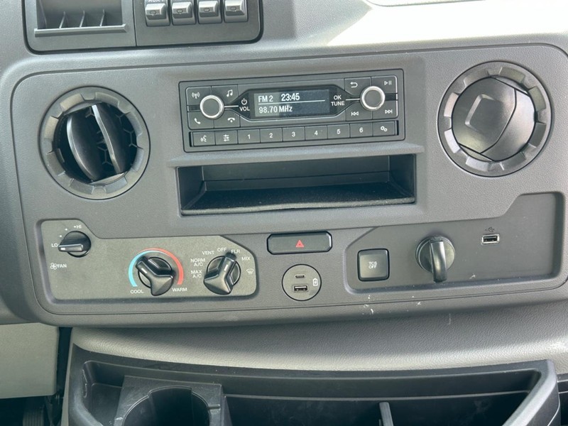 Ford E-Series Cutaway Vehicle Full-screen Gallery Image 12