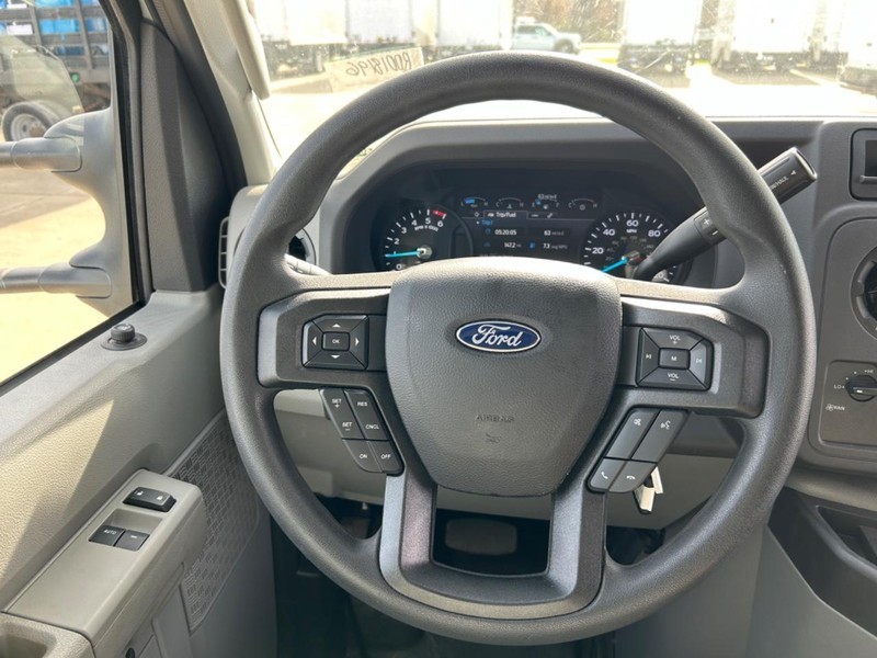 Ford E-Series Cutaway Vehicle Full-screen Gallery Image 13