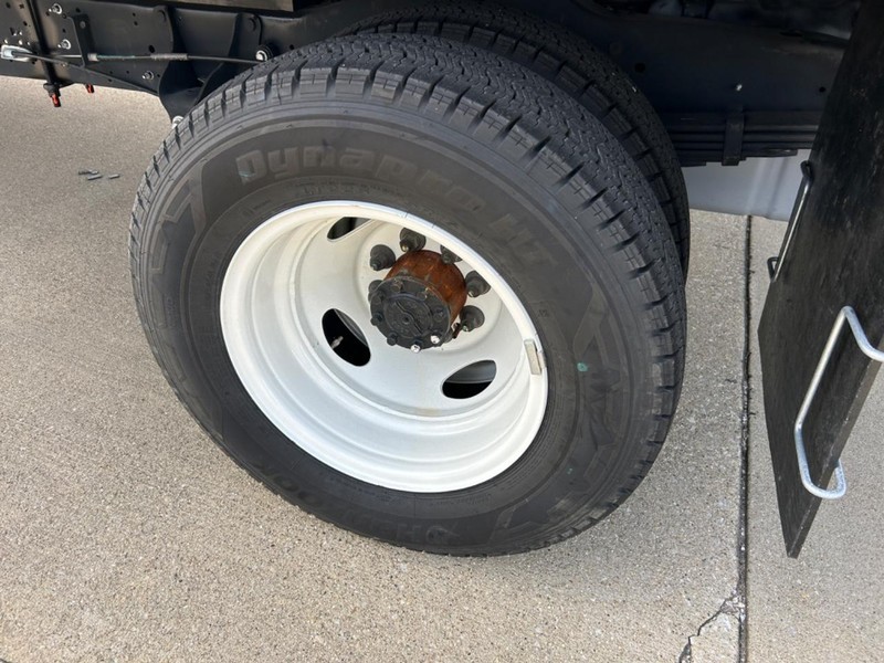 Ford E-Series Cutaway Vehicle Full-screen Gallery Image 15