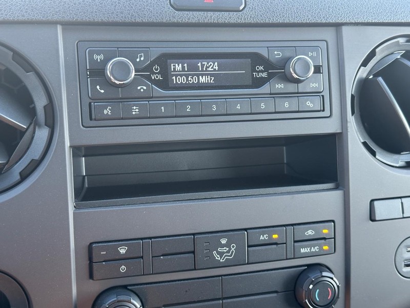 Ford F-650 Straight Frame Gas Vehicle Full-screen Gallery Image 11