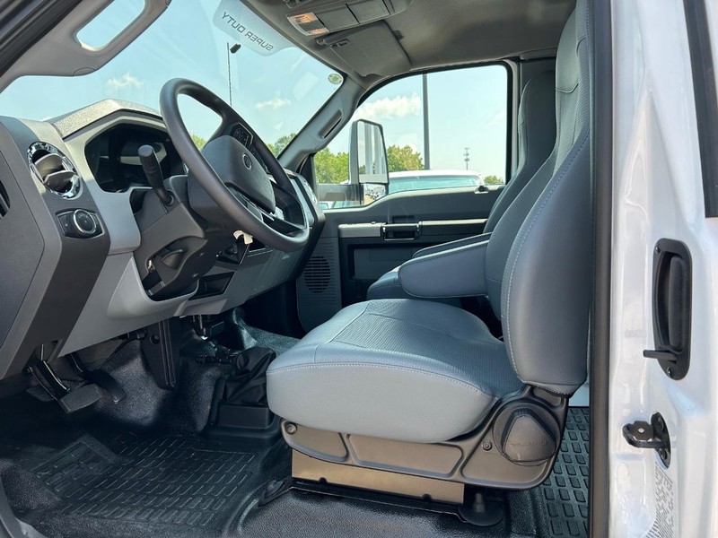 Ford F-650 Straight Frame Gas Vehicle Full-screen Gallery Image 4