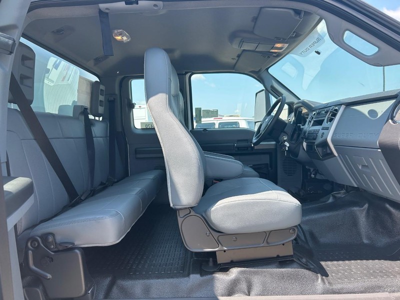 Ford F-650 Straight Frame Gas Vehicle Full-screen Gallery Image 10