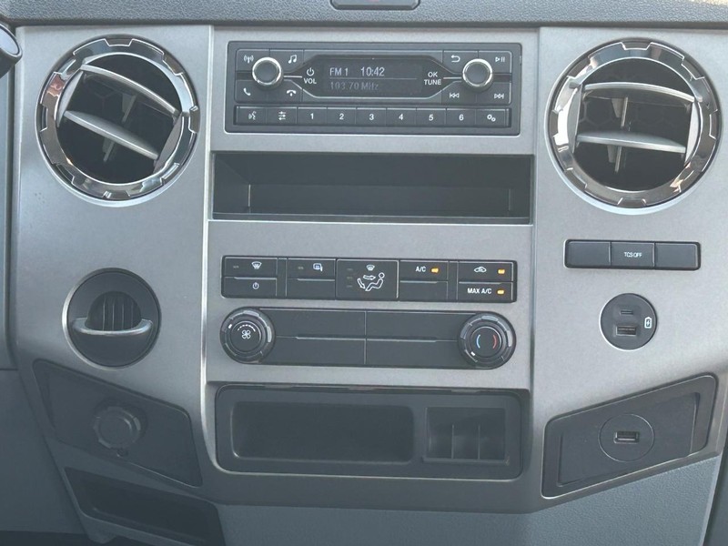 Ford F-650 Straight Frame Gas Vehicle Full-screen Gallery Image 13