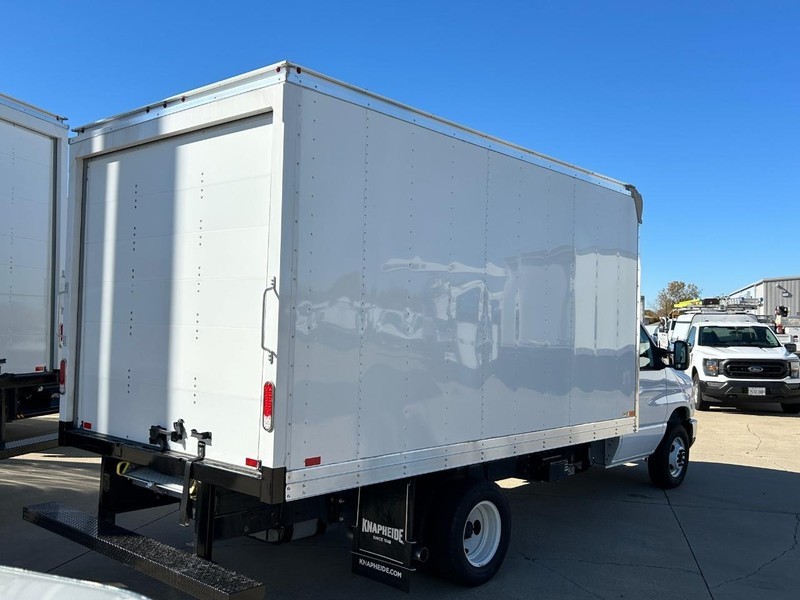 Ford E-Series Cutaway Vehicle Full-screen Gallery Image 3