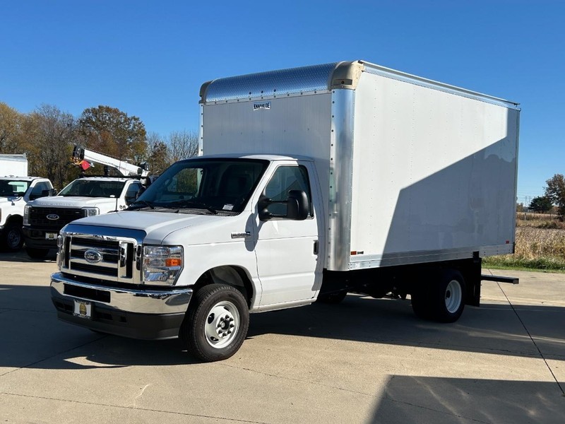 Ford E-Series Cutaway Vehicle Full-screen Gallery Image 5