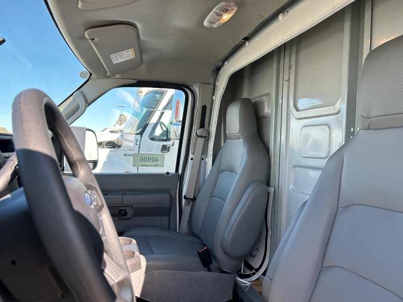 Ford E-Series Cutaway Vehicle Full-screen Gallery Image 8