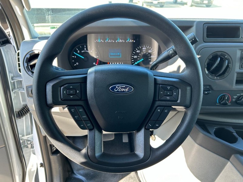 Ford E-Series Cutaway Vehicle Full-screen Gallery Image 11