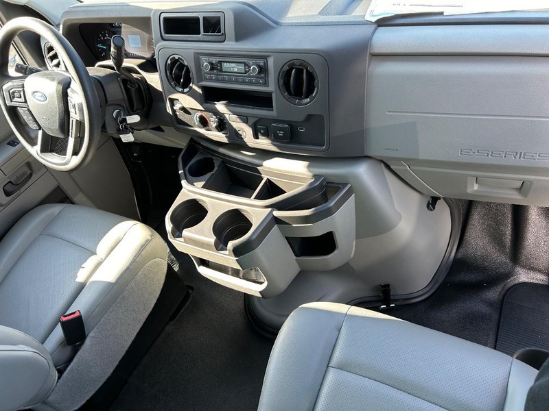 Ford E-Series Cutaway Vehicle Full-screen Gallery Image 13