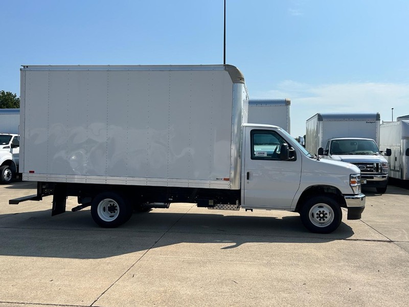 Ford E-Series Cutaway Vehicle Full-screen Gallery Image 2