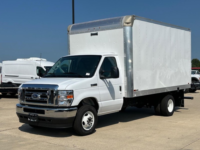 Ford E-Series Cutaway Vehicle Full-screen Gallery Image 5