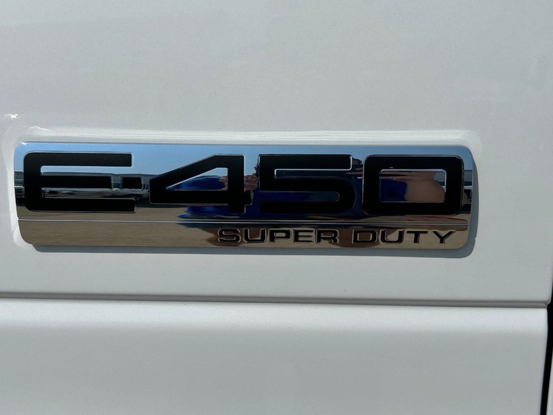 Ford E-Series Cutaway Vehicle Full-screen Gallery Image 11