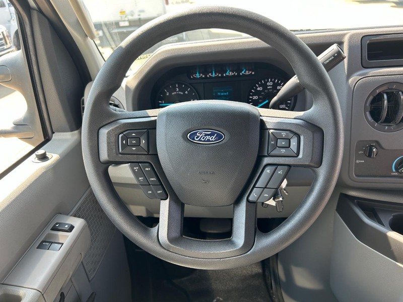 Ford E-Series Cutaway Vehicle Full-screen Gallery Image 13