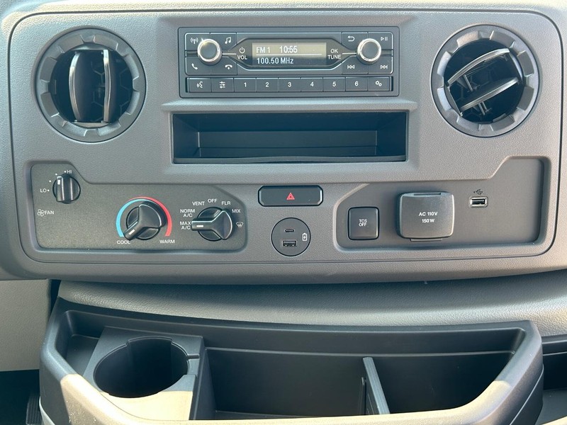 Ford E-Series Cutaway Vehicle Full-screen Gallery Image 14