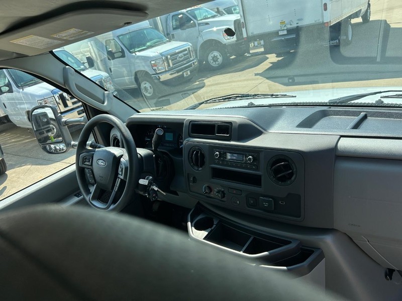 Ford E-Series Cutaway Vehicle Full-screen Gallery Image 15