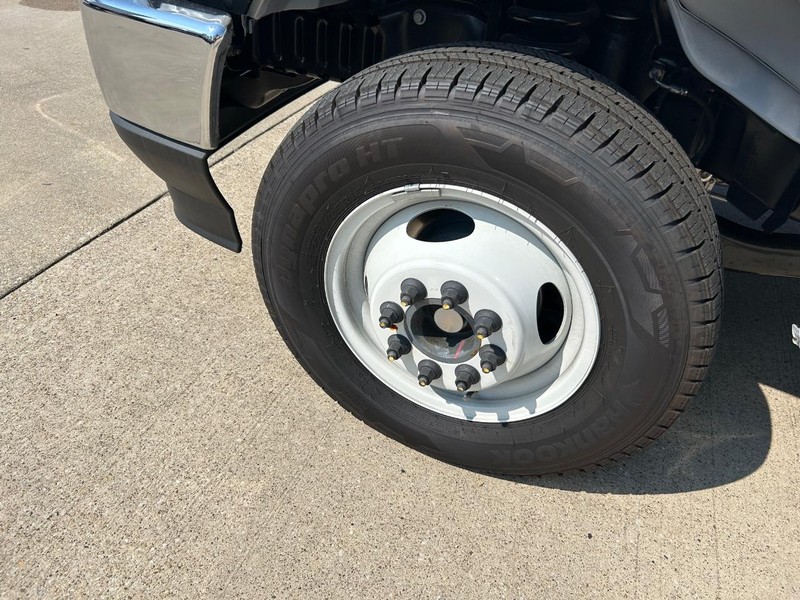 Ford E-Series Cutaway Vehicle Full-screen Gallery Image 19